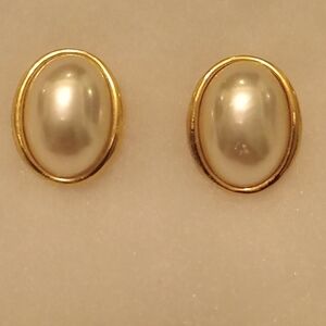 NEW PEARL PIERCED EARRINGS SET IN GOLD SETTINGS. 1 INCH LONG & LESS THAN 1" WIDE
